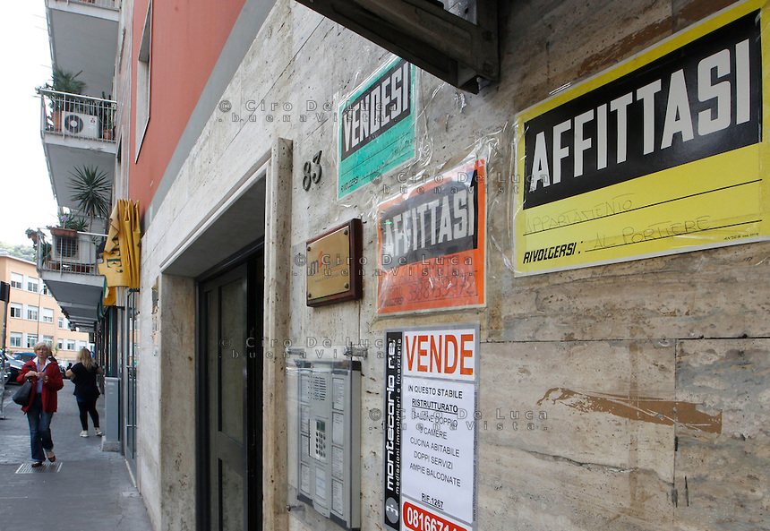 I cartelli erano uno strumento di marketing economico e produttivo ma l'esagerazione provocava scempi al decoro urbano della città di Roma