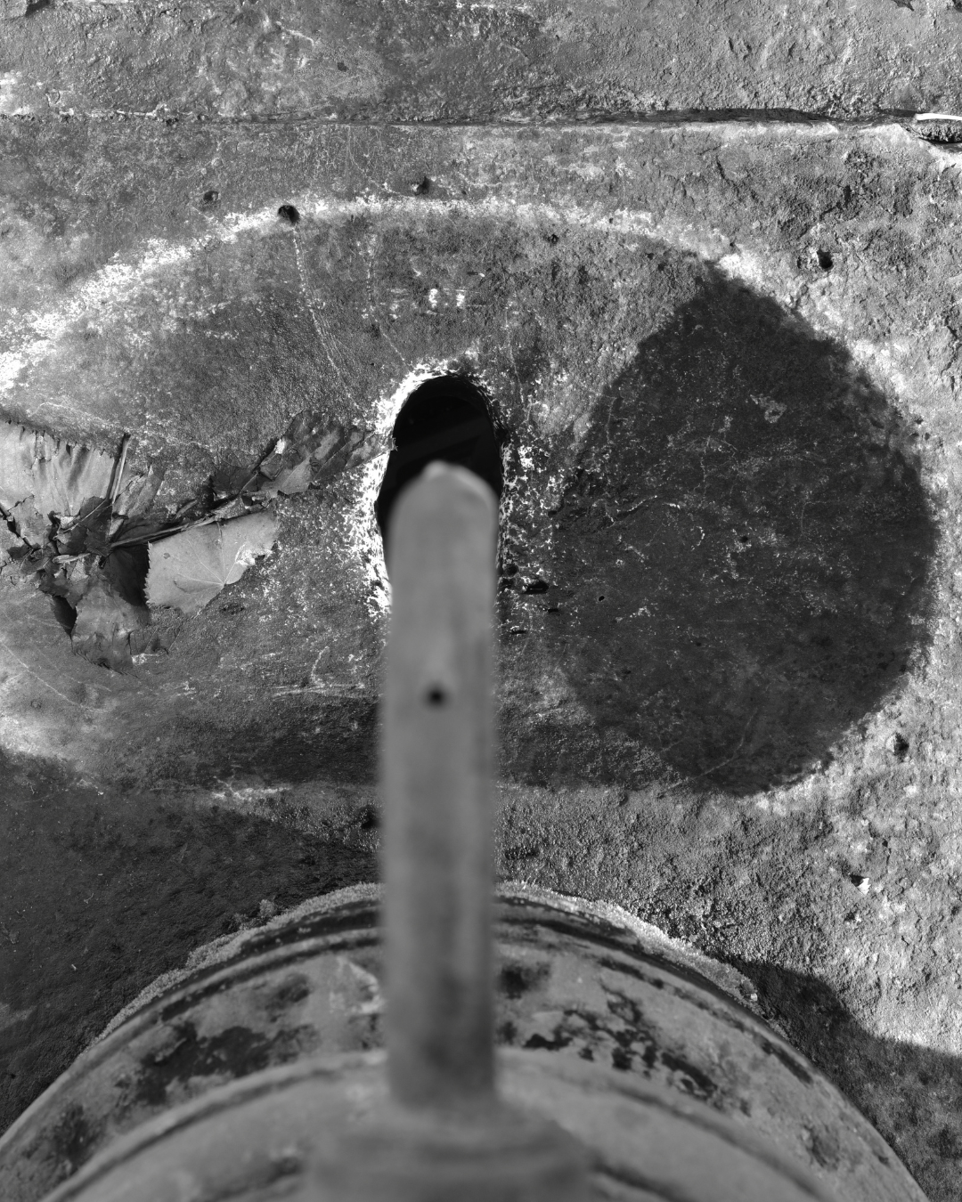 Quando l'acqua sa dove andare. Anima Fluida - I Nasoni di Colli Aniene. Progetto Fotografico. Un racconto di immagini a cura di Fabrizio Colarossi con lo scopo di riscoprire elementi della nostra vita quotidiana che quotidianamente guardiamo senza vederli. Un modo per riprendere contatto con il quartiere di Colli Aniene e costruire una storia intima fatta di immagini in bianco e nero