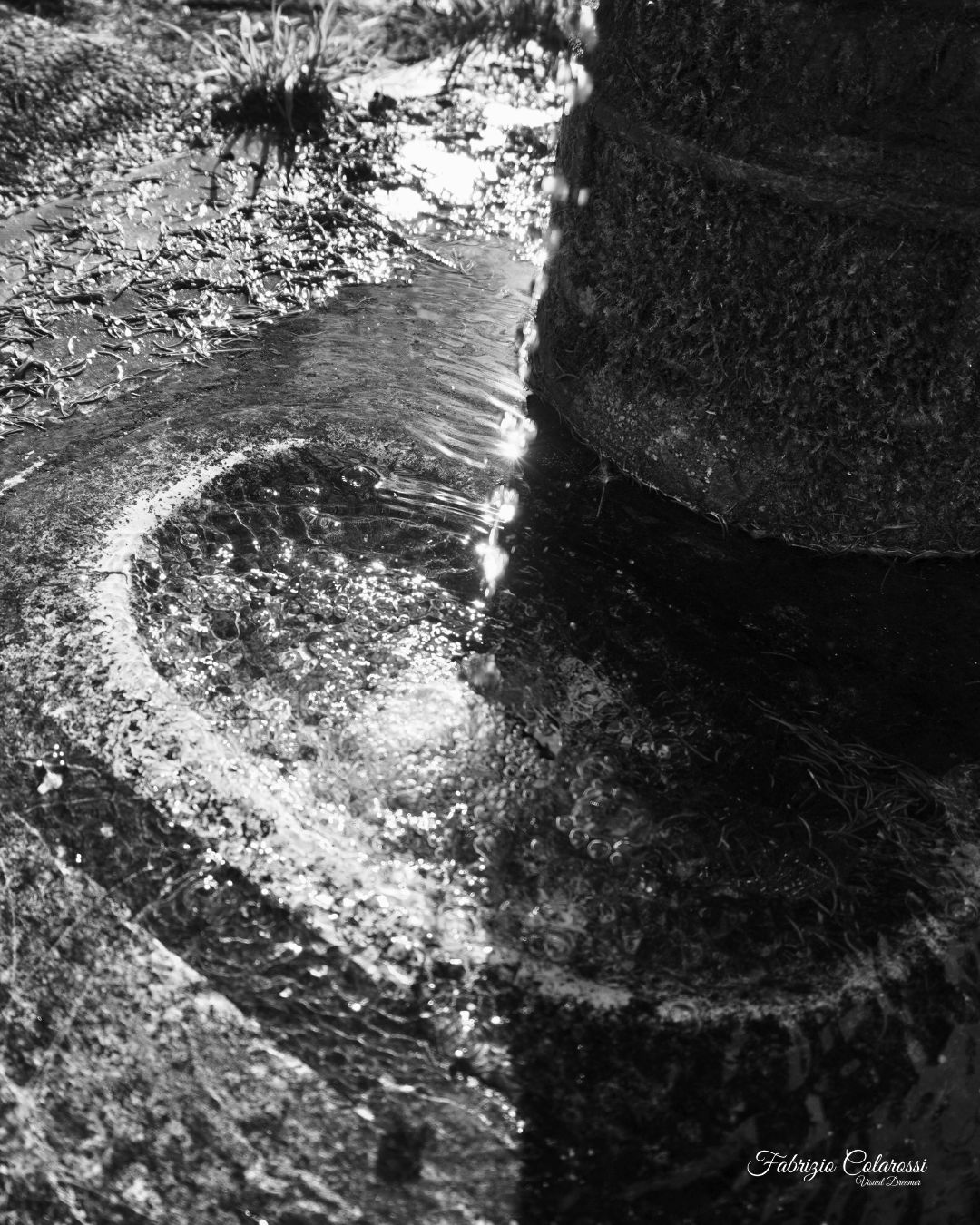 La fontanella di Via Zanardi solitaria e quasi dimenticata assolve alla causa come tutte le sue compagne più conosciute