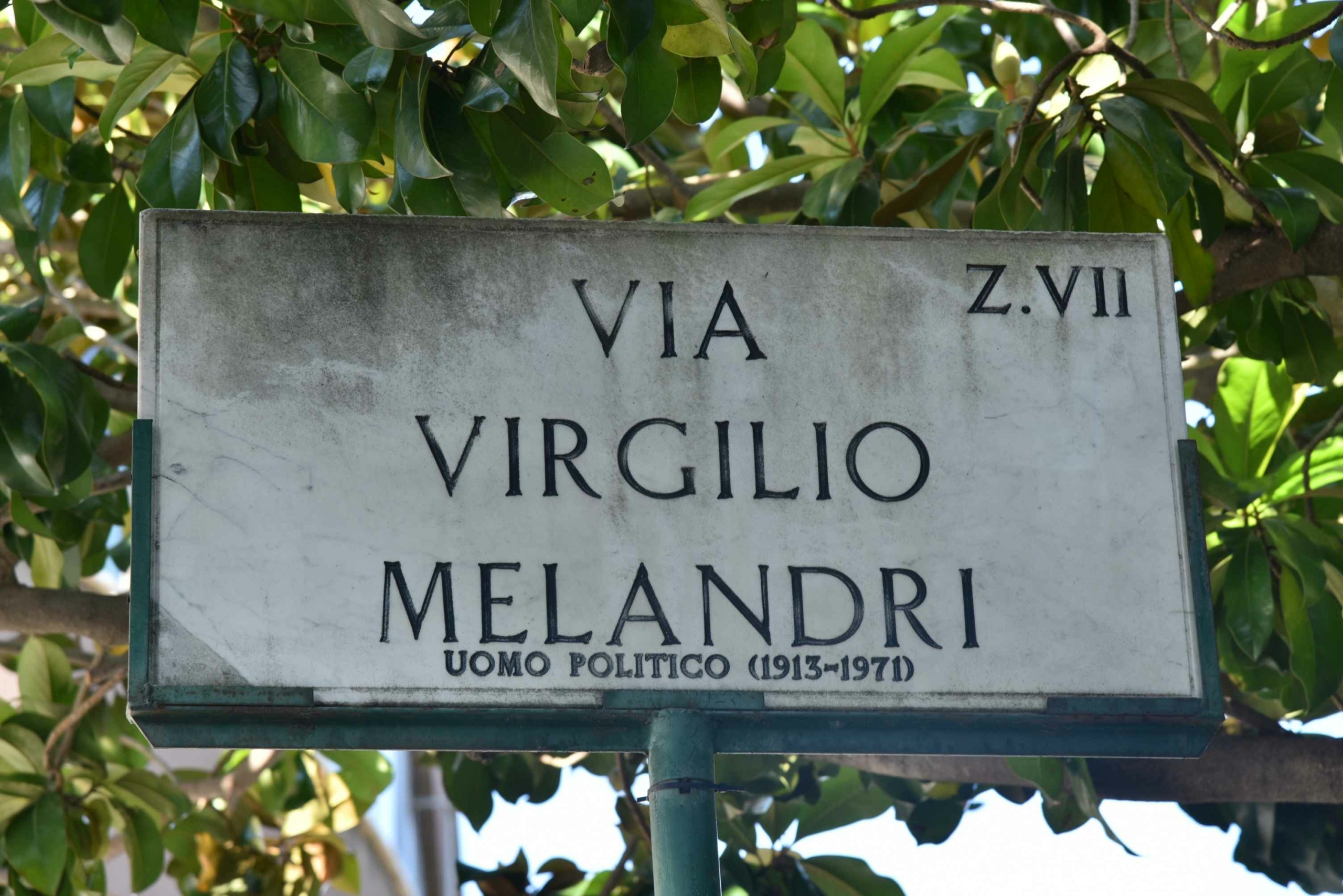Targa stradale di Via Virgilio Melandri nel quartiere Colli Aniene a Roma