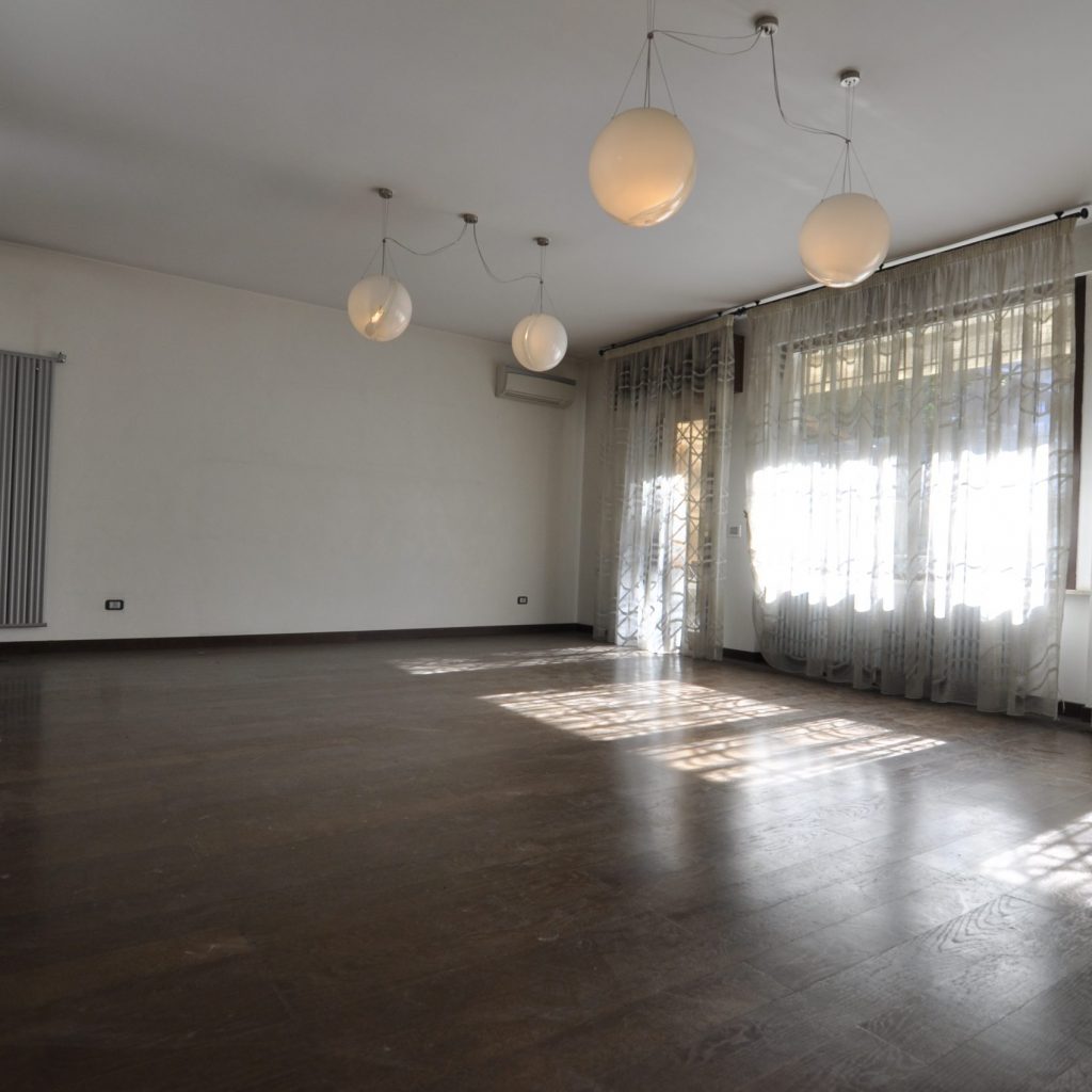Foto della casa nello stato attuale Il piano marketing personalizzato del Sistema di Vendita Check & Buy ti mostra quello che non si vede. Come una casa può diventare dopo essere stata oggetto di ristruttirazione